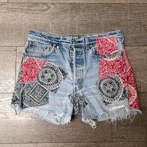 Vintage Levi's Womens Denim Shorts Bandana
Patchwork Rare Daisy Duke Size 28